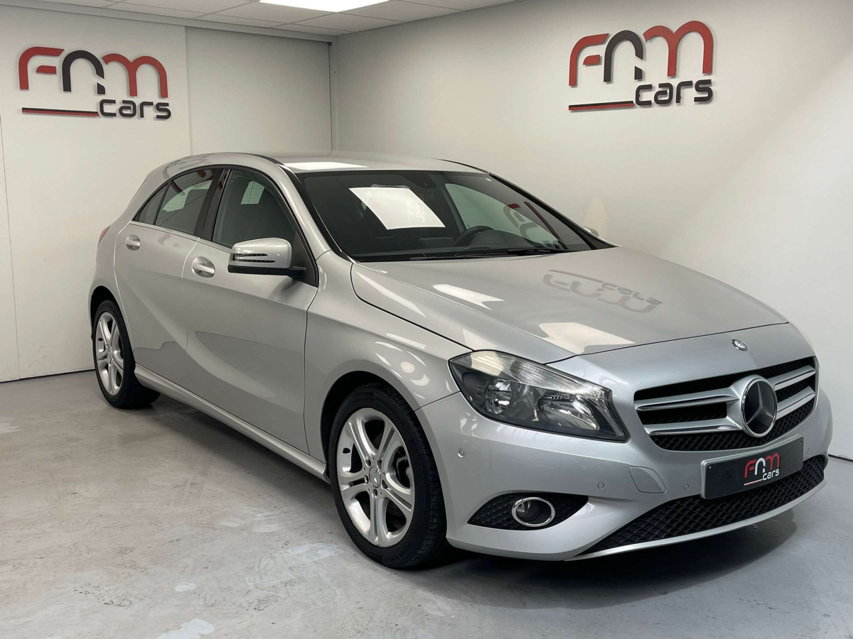 Mercedes-Benz A 180 benzine Navi Leder Pdc Dealer onderhoud Garantie